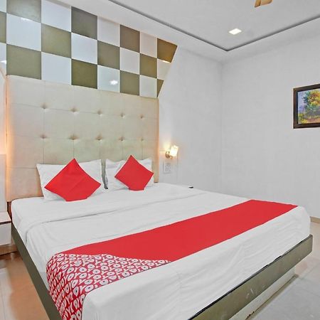 Flagship 83490 Hotel Bently Palace 뭄바이 외부 사진