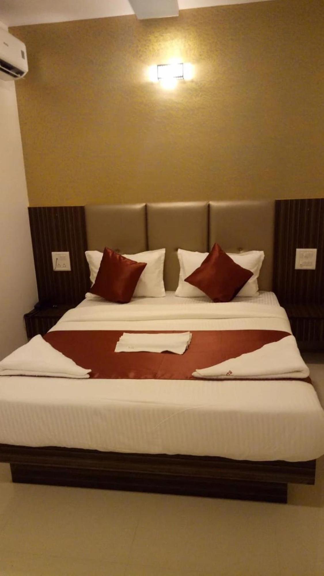 Flagship 83490 Hotel Bently Palace 뭄바이 외부 사진