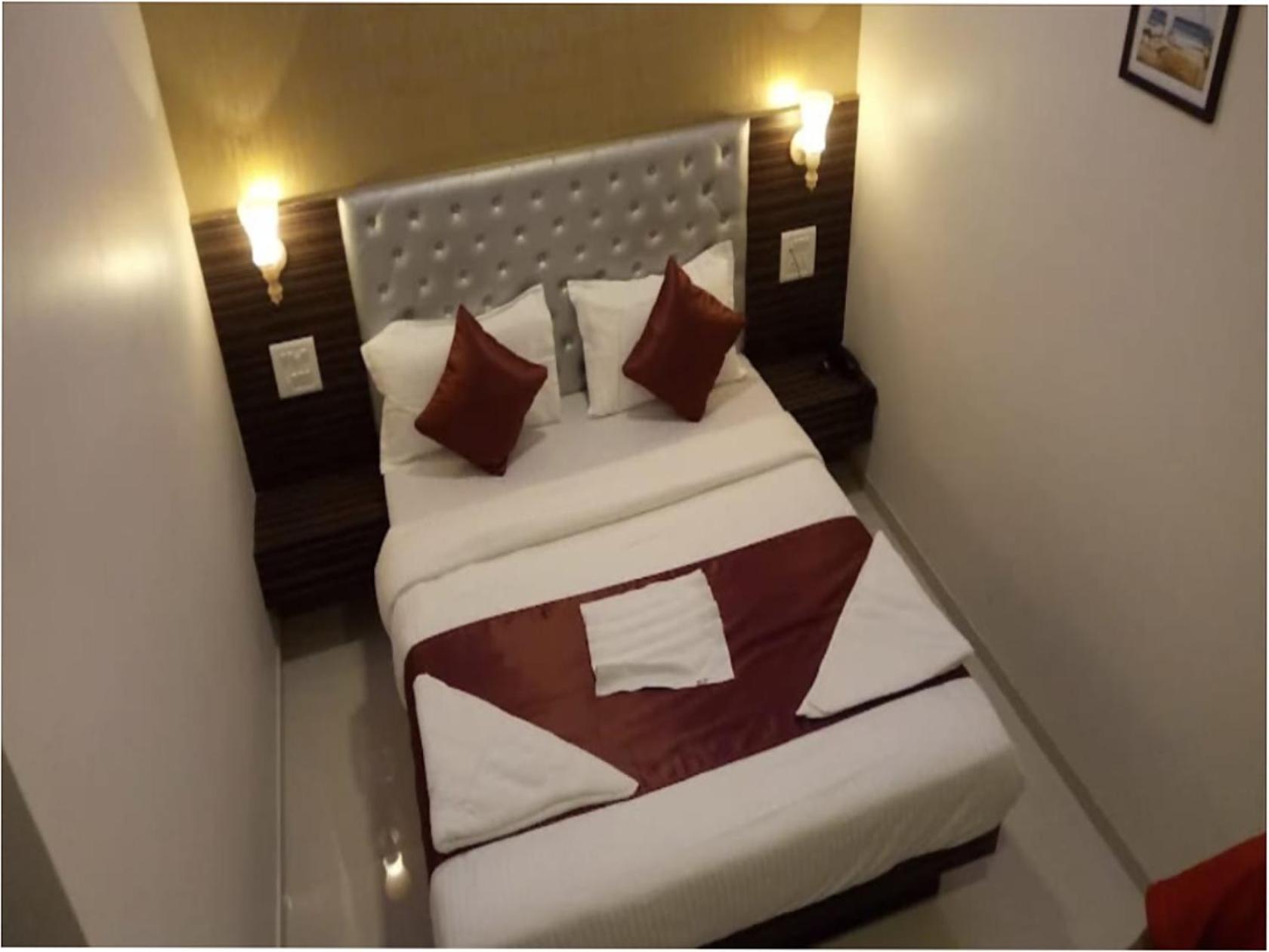 Flagship 83490 Hotel Bently Palace 뭄바이 외부 사진